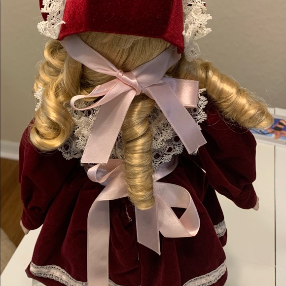 PORCELAIN DOLL VINTAGE 80's Beautiful 16" doll stand included EC Rare - Picture 4 of 15